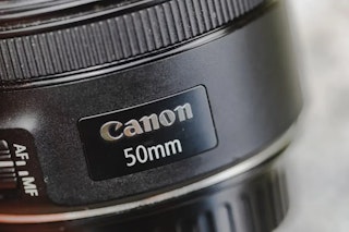 「標準レンズの帝王」と呼ばれる50mm:名作が残る理由