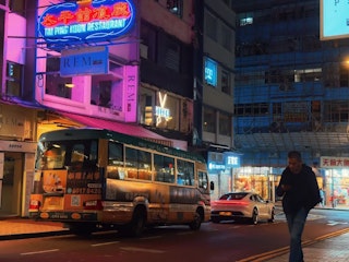暗所を比較|夜景や室内ではiPhoneの画像処理にも差がある