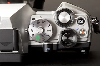 OM SYSTEM OM-5のデザインと操作性のレビュー