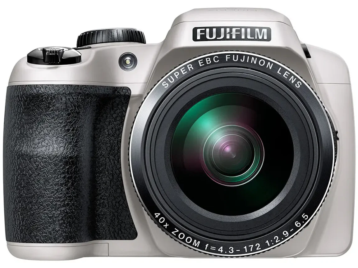 FinePix S8200 "ホワイト"