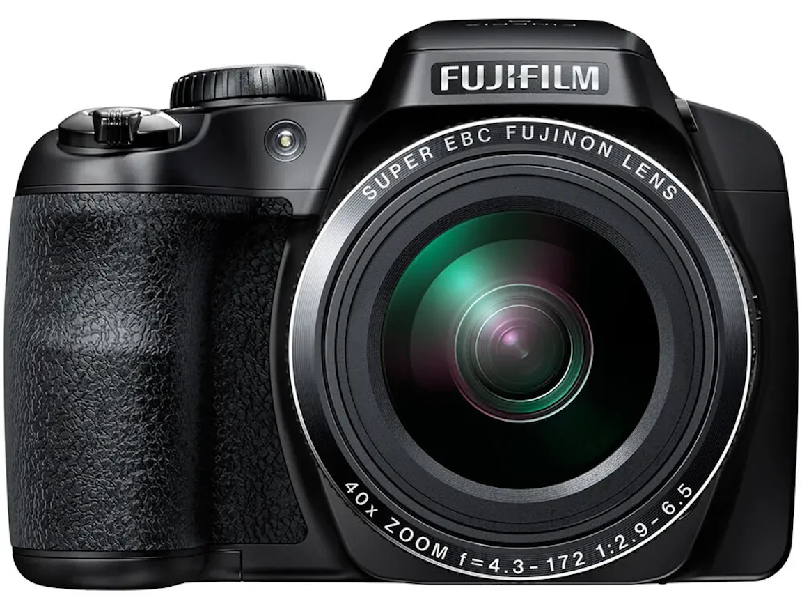 FinePix S8200 "ブラック"
