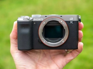 主要スペックの比較|センサー・手ブレ補正・EVFの違いを確認