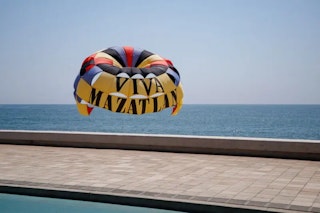 手ブレ補正の比較｜光学式＋電子式のV1、電子式中心のZV-1M2