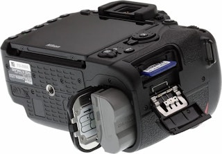 ボディ・耐久性・記録の比較：2スロットのD7000と1スロットのD7500