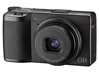 Ricoh GR III:レトロ“風”を作品として成立させる高級コンデジ