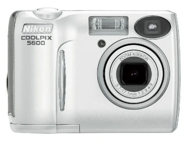 COOLPIX 5600