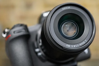 Nikon NIKKOR Z 35mm f/1.8 Sの携帯性と価格