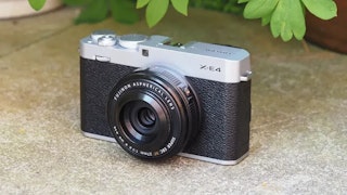 FUJIFILM X-E3とX-E4はどちらを選ぶべきか|結論と選び分けの軸を整理