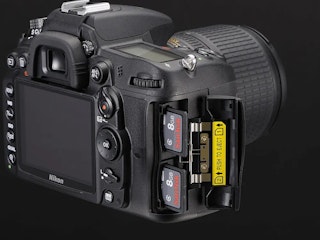 ボディ・耐久性・記録の比較：2スロットのD7000と1スロットのD7500