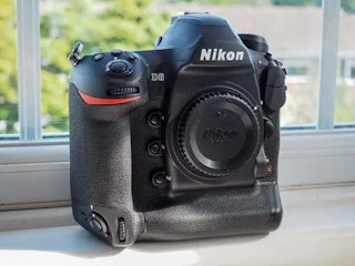 Nikon D6の通信機能・バッテリー・信頼性レビュー