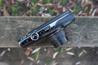 デザインと操作性レビュー：薄さ22.8mmの薄型ボディ