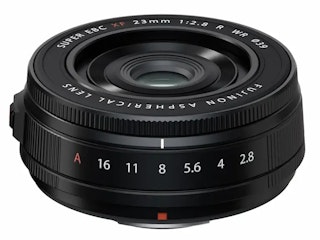 フジノンレンズ XF23mmF2.8 R WR 35mm相当を薄く持つ新定番