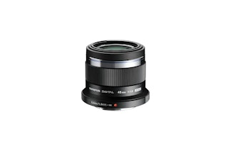 オリンパス/OM SYSTEMのポートレート向け「M.ZUIKO DIGITAL 45mm F1.8」