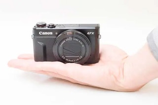 携帯性・操作性の比較:ポケットに入るか、覗いて撮れるかで満足度が変わる