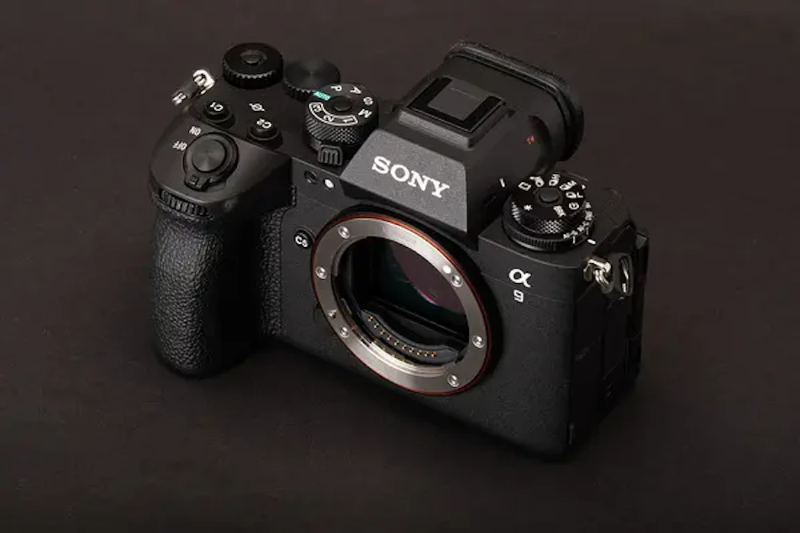【2026年版】Sony α9 III ILCE-9M3のレビュー比較まとめ スポーツ・報道の決定的瞬間に最適