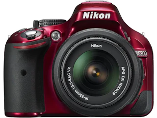 ニコン D5200 ダブルズームキット "レッド"