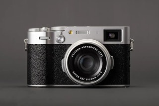 Fujifilm X100VIとRICOH GR IIIxの主要スペック比較|仕様の違いを確認