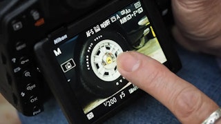 操作性・機動性の比較｜OVF/EVF、IBIS、バッテリーの違い
