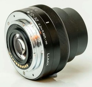 LUMIX G VARIO 12-32mm / F3.5-5.6 ASPH. / MEGA O.I.S.のデザインと操作性のレビュー