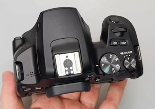Canon EOS Kiss X10のデザインと操作性のレビュー