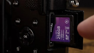 OM SYSTEM OM-3とOM-5 Mark II:耐候性・バッテリー・記録運用の比較