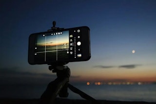 スマホ・iPhoneで月を撮る：潰れる理由と、成功に寄せる手順