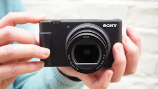 【2026年版】Sony VLOGCAM ZV-1 II(ZV-1M2)のレビュー比較まとめ 自撮りVlogと商品紹介に強い