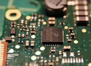 Canon EF 24-70mm F4L IS USMのマクロ機能レビュー（0.7倍の実力）