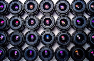 Sony(ソニー)Aマウントの神レンズおすすめ10選 フルサイズ対応の名玉を単焦点中心に厳選