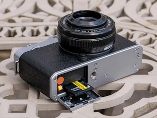 耐候性・記録まわりの比較|X-E4は日常向き、X-Pro3は天候変化にも備えやすい