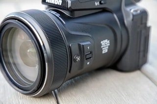 Nikon COOLPIX P1000のデザインと操作性のレビュー
