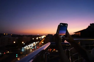 iPhoneのナイトモード:使い方・設定・解除方法