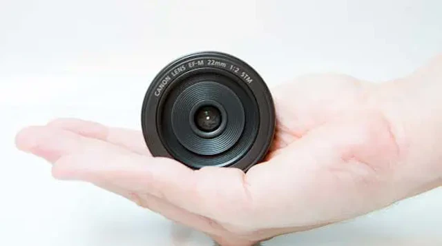 EF-M22mm F2 STMのレビュー比較まとめ。約105gの軽量パンケーキレンズ