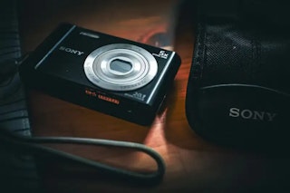 SONYのコンデジ購入ルート 新品と中古で迷ったときの考え方