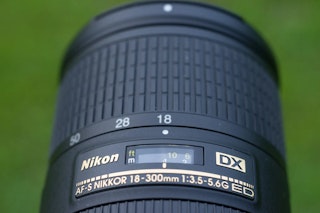 Nikon AF-S DX NIKKOR 18-300mm f/3.5-5.6G ED VRのAF性能レビュー(静音性・望遠側の挙動)