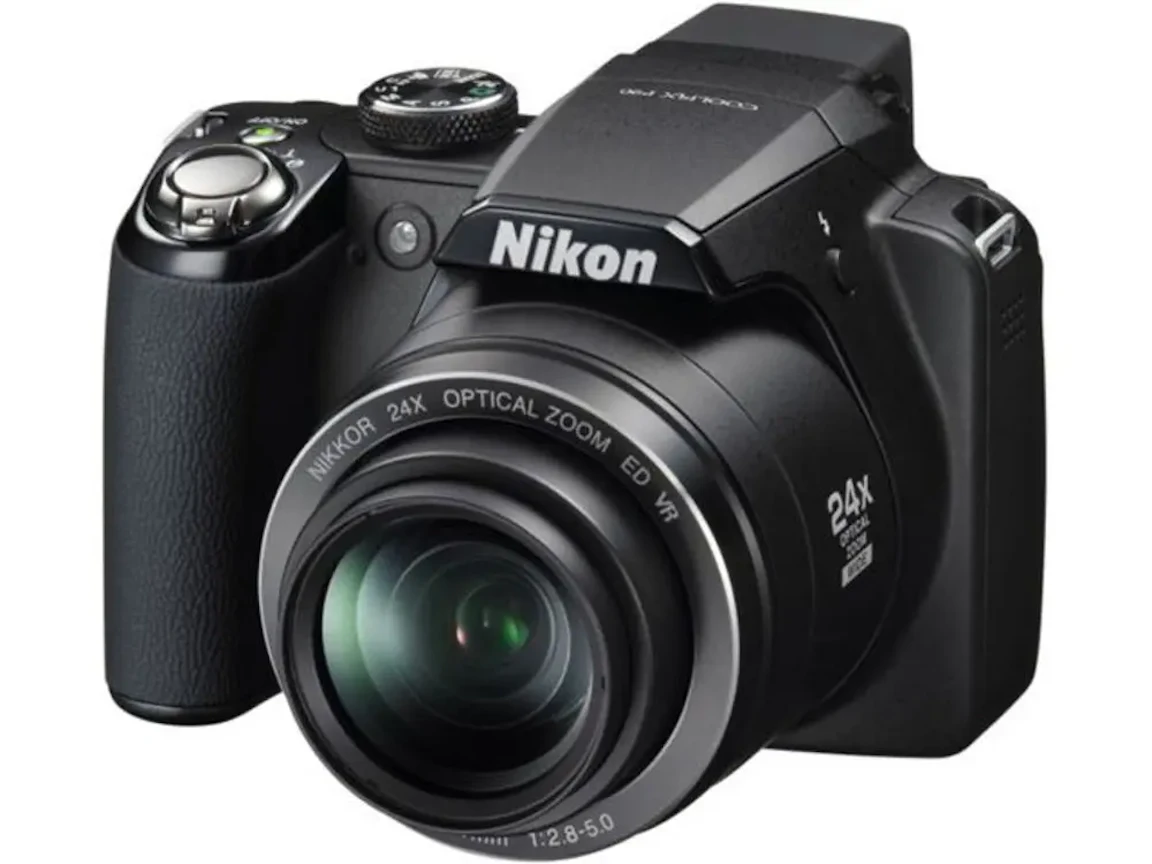 COOLPIX P90