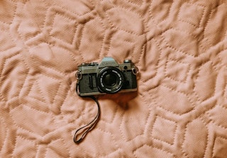フィルムカメラの独自性と操作性の魅力