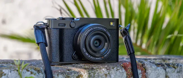 FUJIFILM X-E5の充電方法 充電できない原因と対応充電器