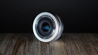 【2026年版】OLYMPUS OM SYSTEM M.ZUIKO DIGITAL ED 14-42mm F3.5-5.6 EZのレビュー比較まとめ 携帯性重視の標準ズームに最適