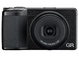 RICOH GR IV|約262gで持ち歩きやすいAPS-Cスナップカメラ