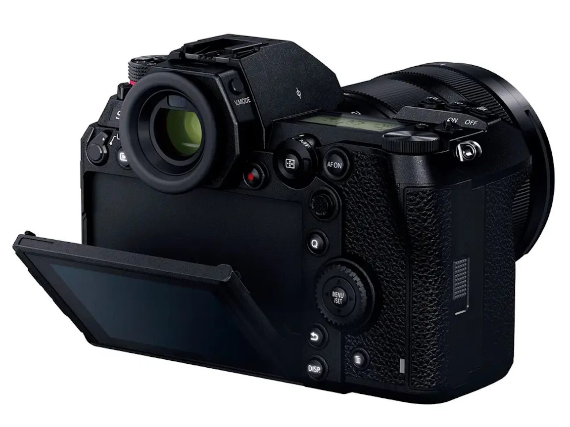 LUMIX S1R(DC-S1RM) 標準ズームSレンズキットの新品/中古の在庫一覧 5枚目