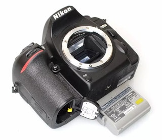 携帯性・操作性・信頼性の比較｜安心のD750 軽さのD7500