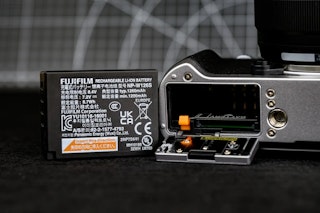 Fujifilm X‑T30 IIIのバッテリー・携帯性・耐久性のレビュー