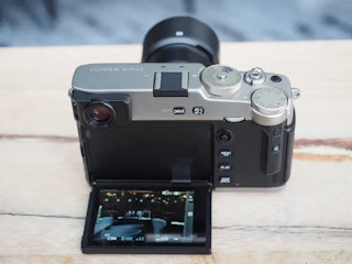 FUJIFILM X100VとX-Pro3|ファインダー・背面液晶・操作性の比較