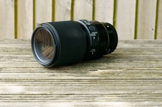SIGMA 105mm F2.8 DG DN MACROの手ブレ対策と携帯性