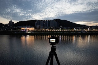 夜景に強いコンデジおすすめ10選|手持ち・三脚・動画向けに選び方を解説