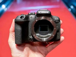Canon EOS R10とEOS R50の携帯性・ホールド感を比較|レンズ込みで確認