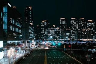 HDRで夜景撮影：白飛びと黒つぶれを両方残す技術