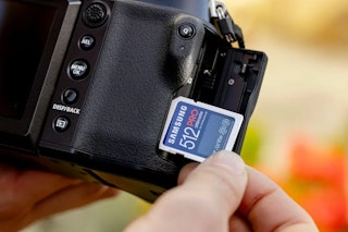 「接触」の問題の対応方法：端子の汚れ・フタの閉まり・カード不良など