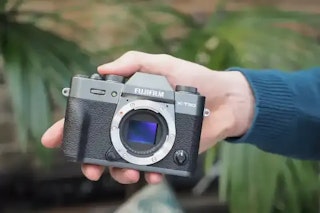 X-T30:グリップがあり、安定して構えやすい